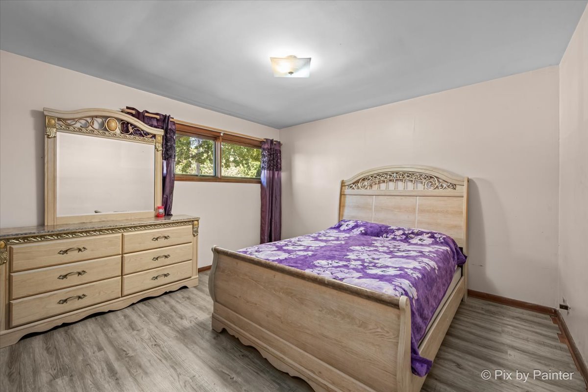 1103 LAWRENCE Avenue