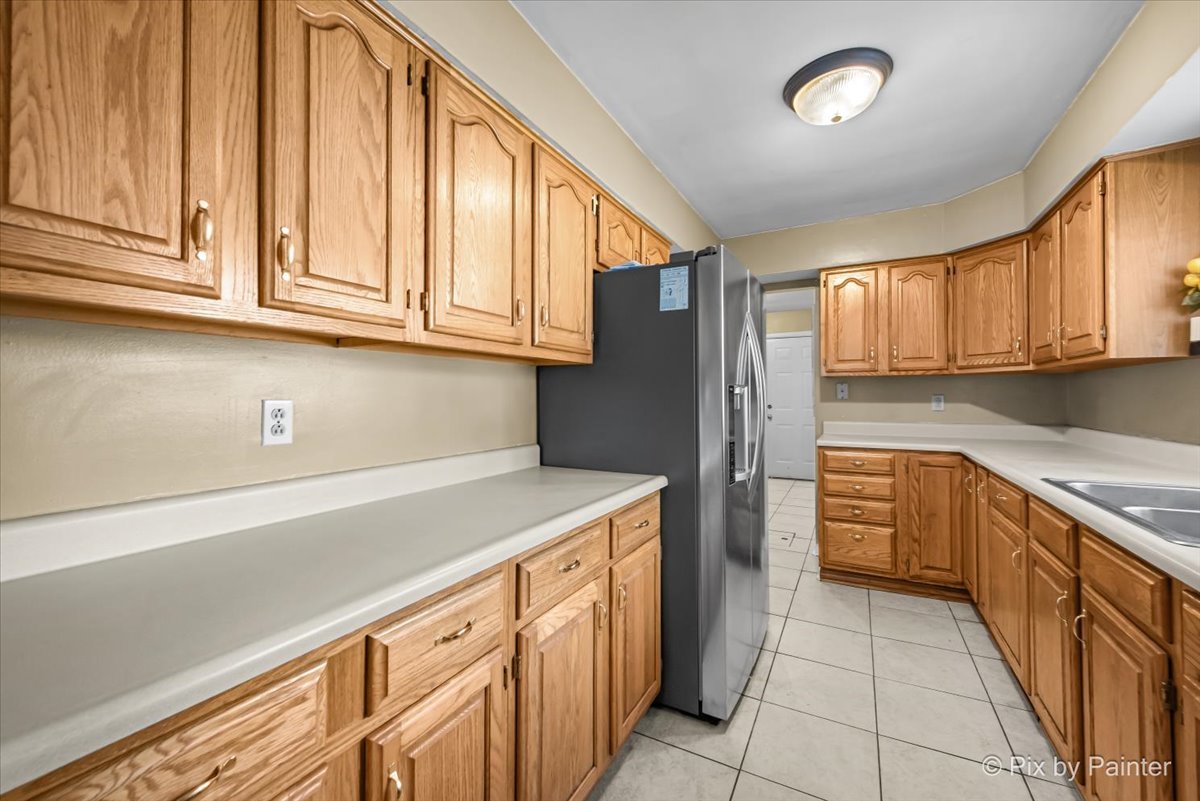 1103 LAWRENCE Avenue