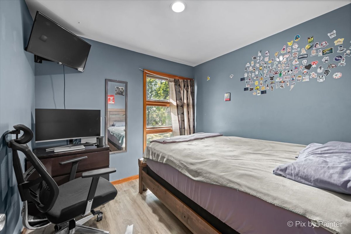 1103 LAWRENCE Avenue