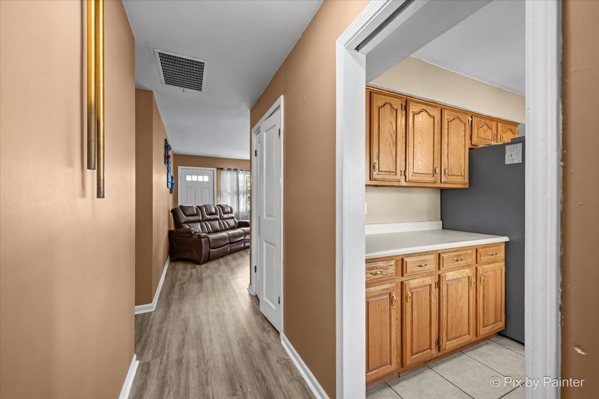 1103 LAWRENCE Avenue