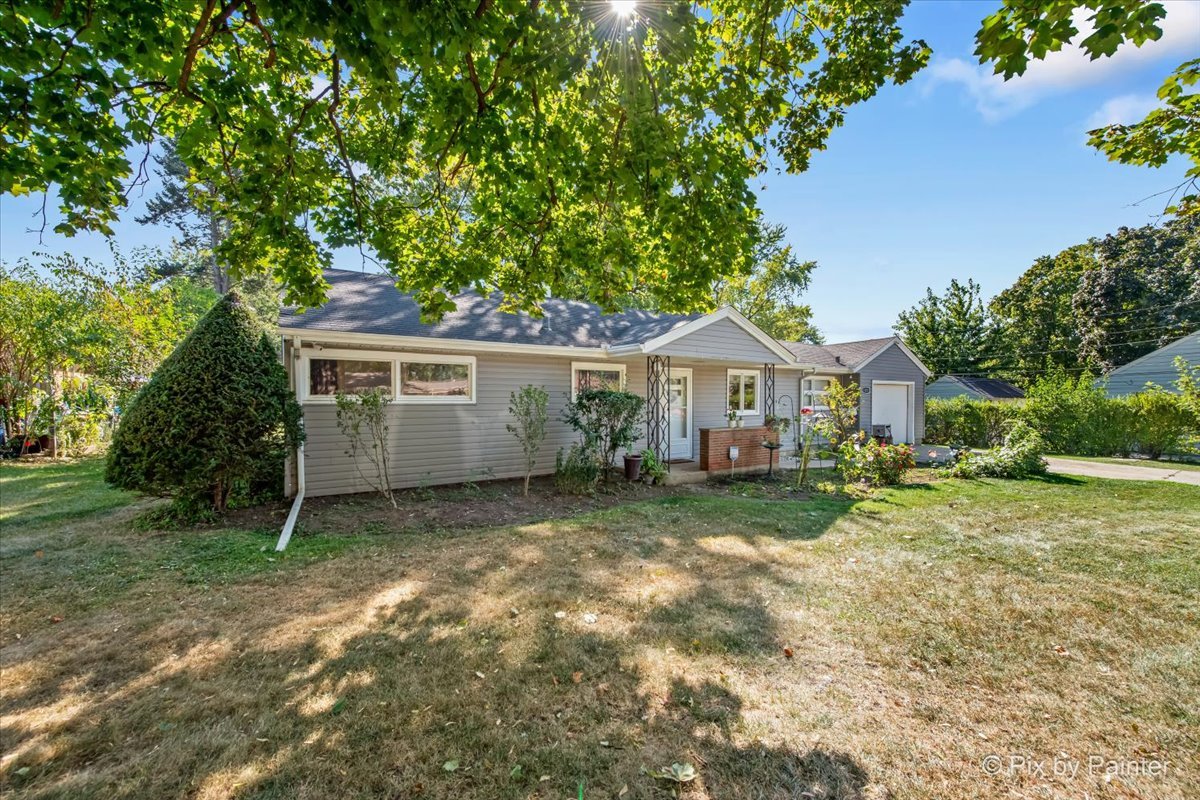 1103 LAWRENCE Avenue