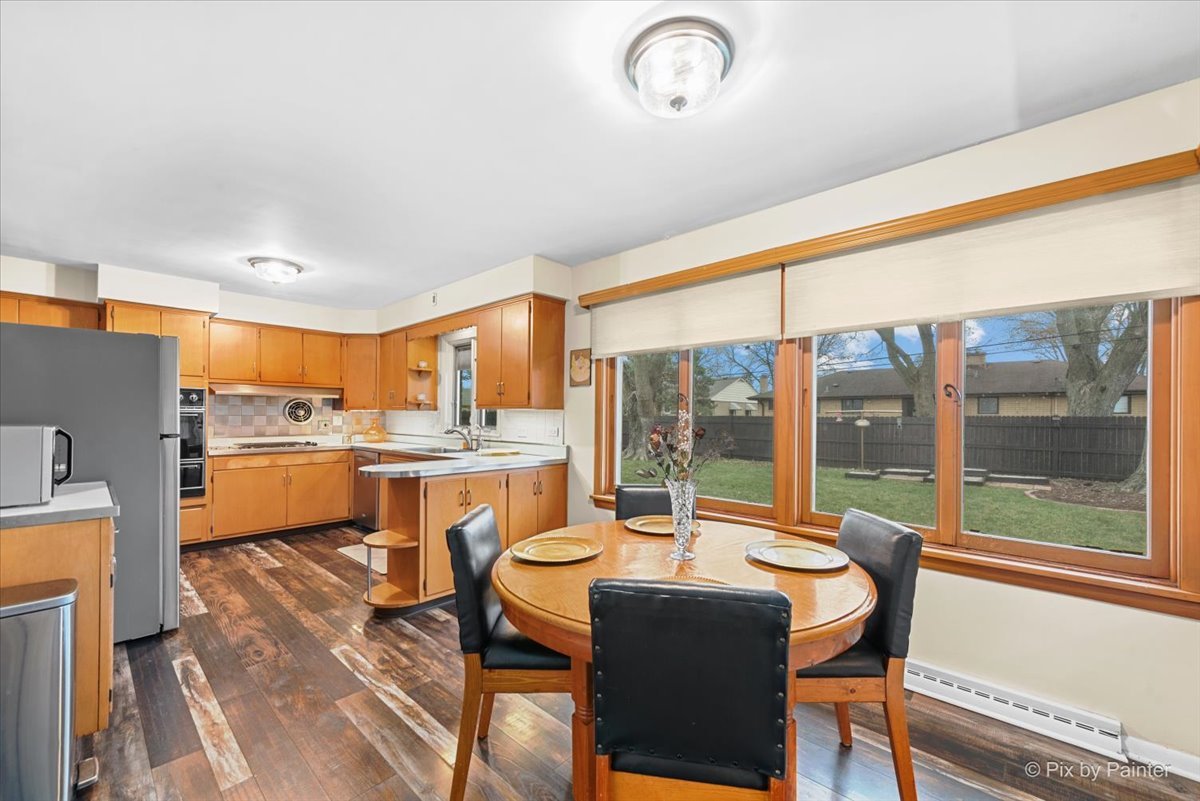 431 N MELROSE Avenue