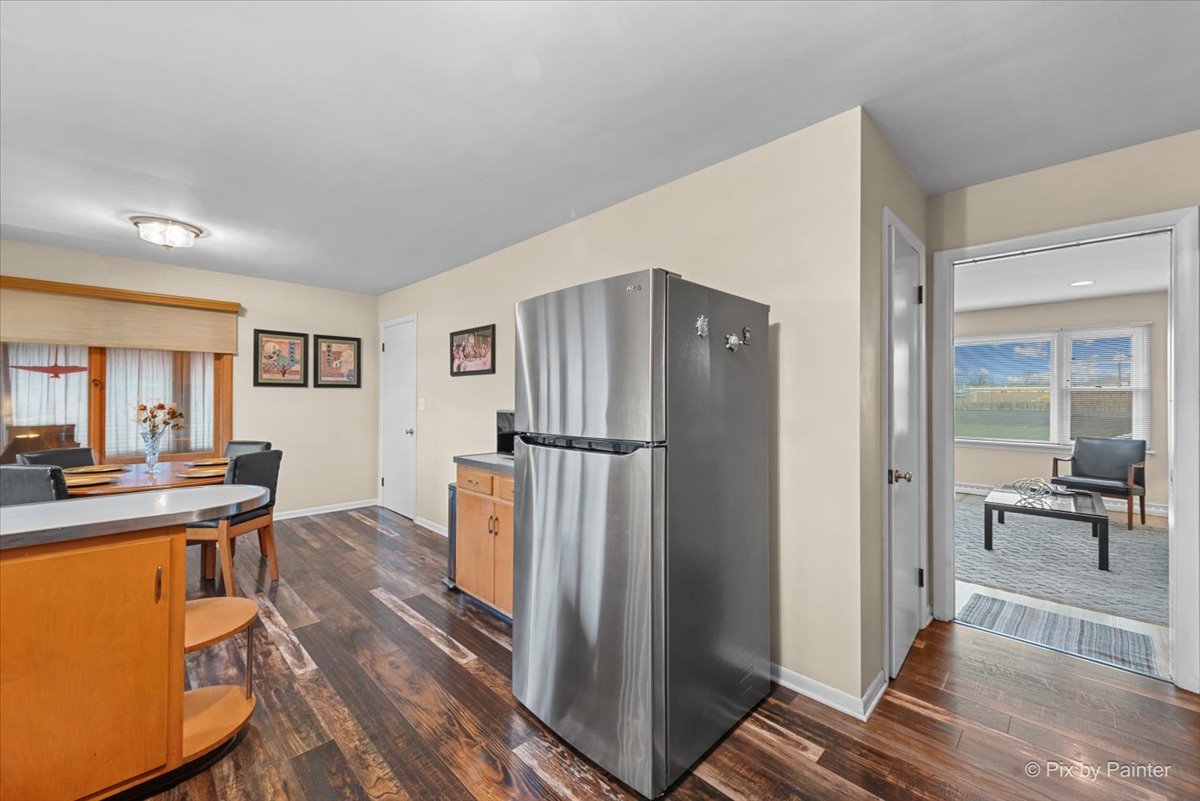 431 N MELROSE Avenue