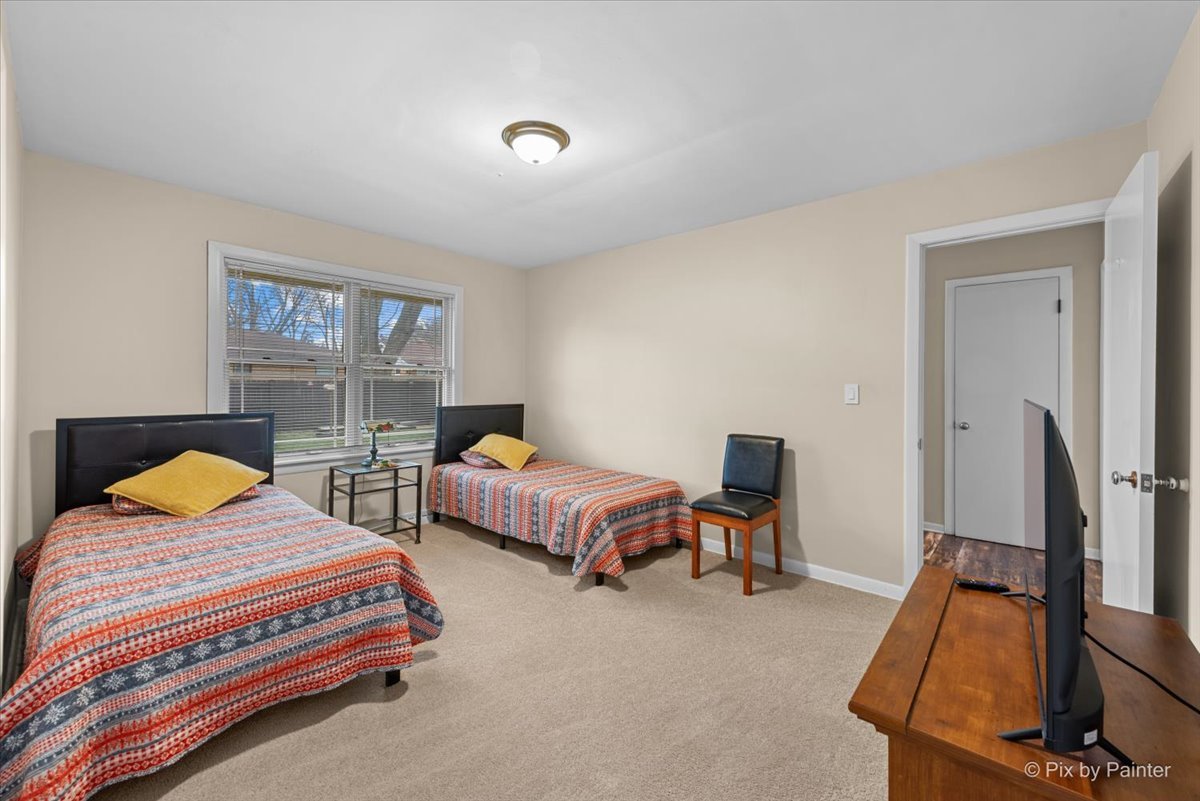 431 N MELROSE Avenue