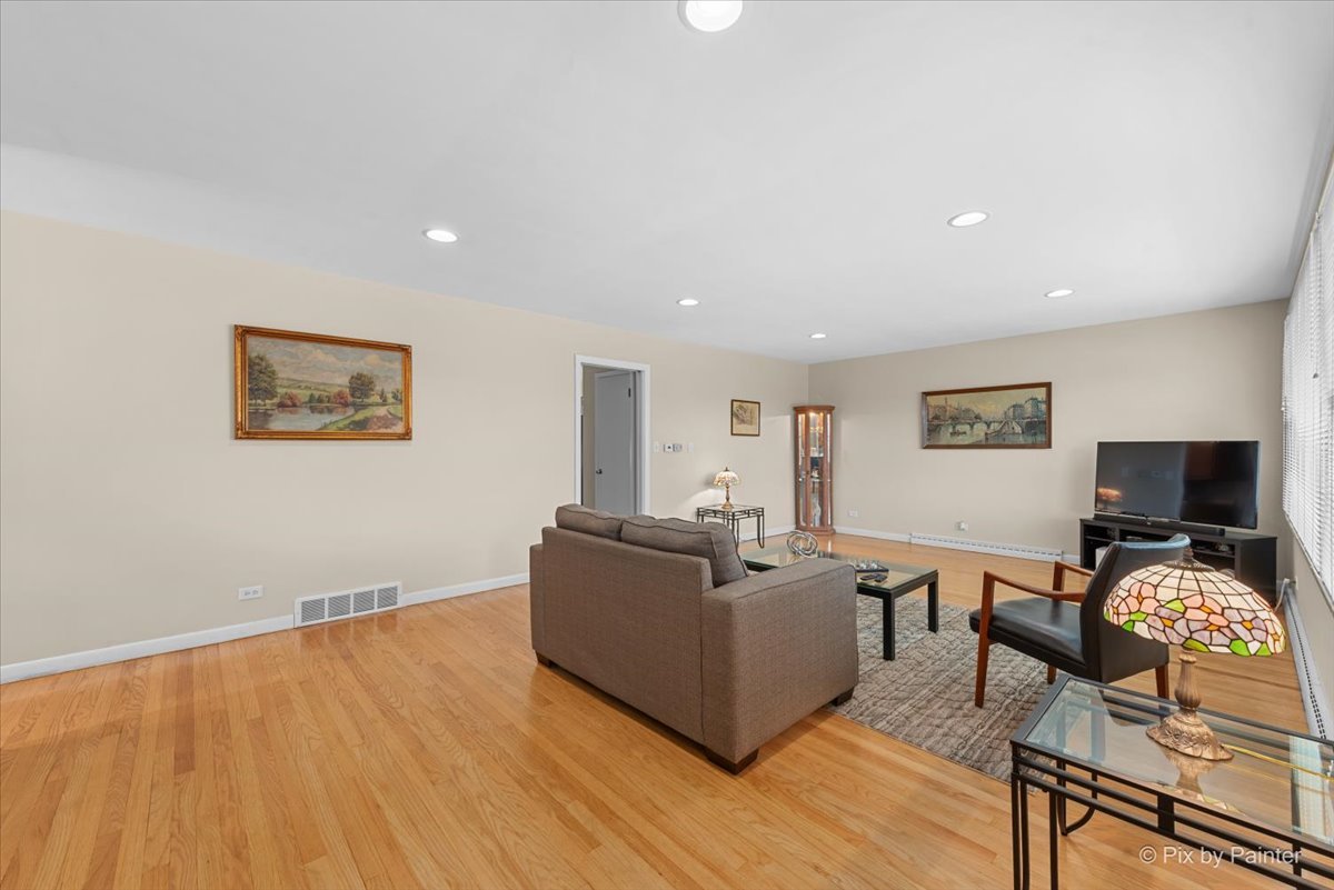 431 N MELROSE Avenue