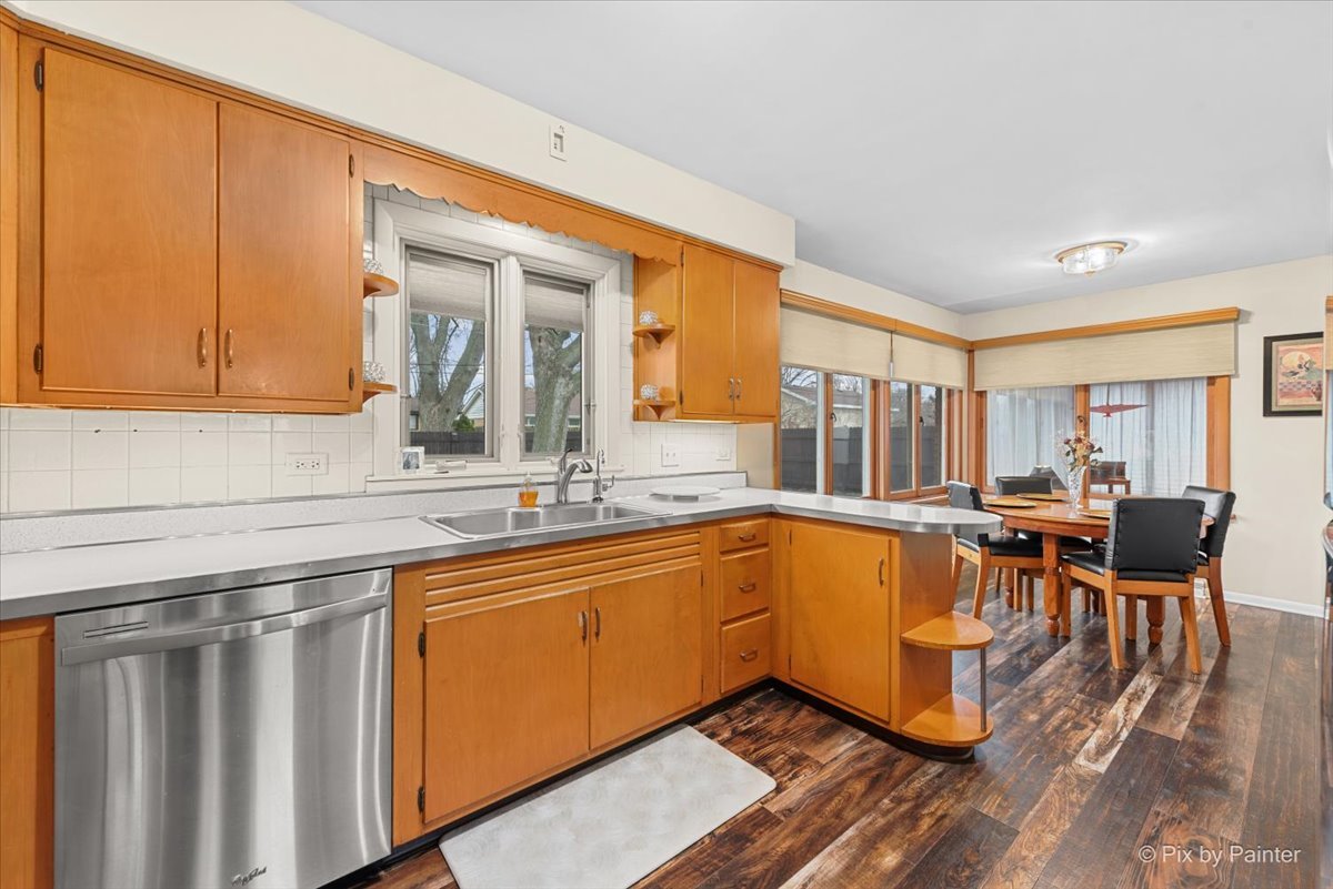 431 N MELROSE Avenue