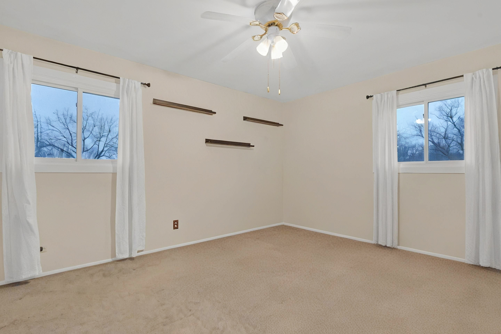 922 COVENTRY Lane