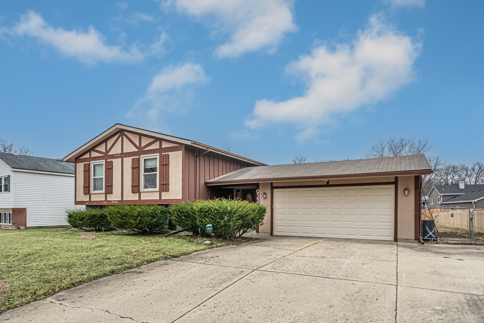 922 COVENTRY Lane