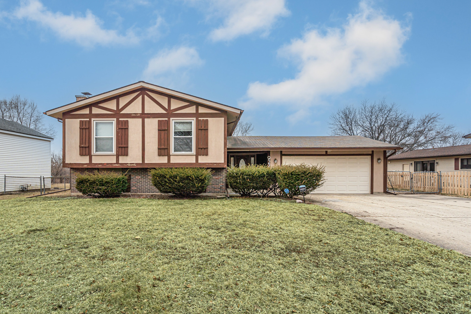 922 COVENTRY Lane