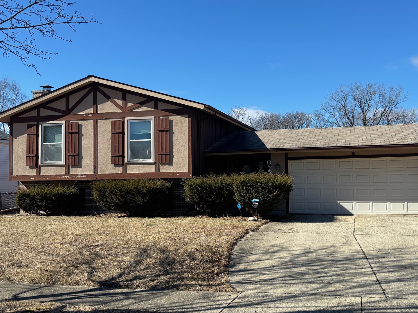 922 COVENTRY Lane