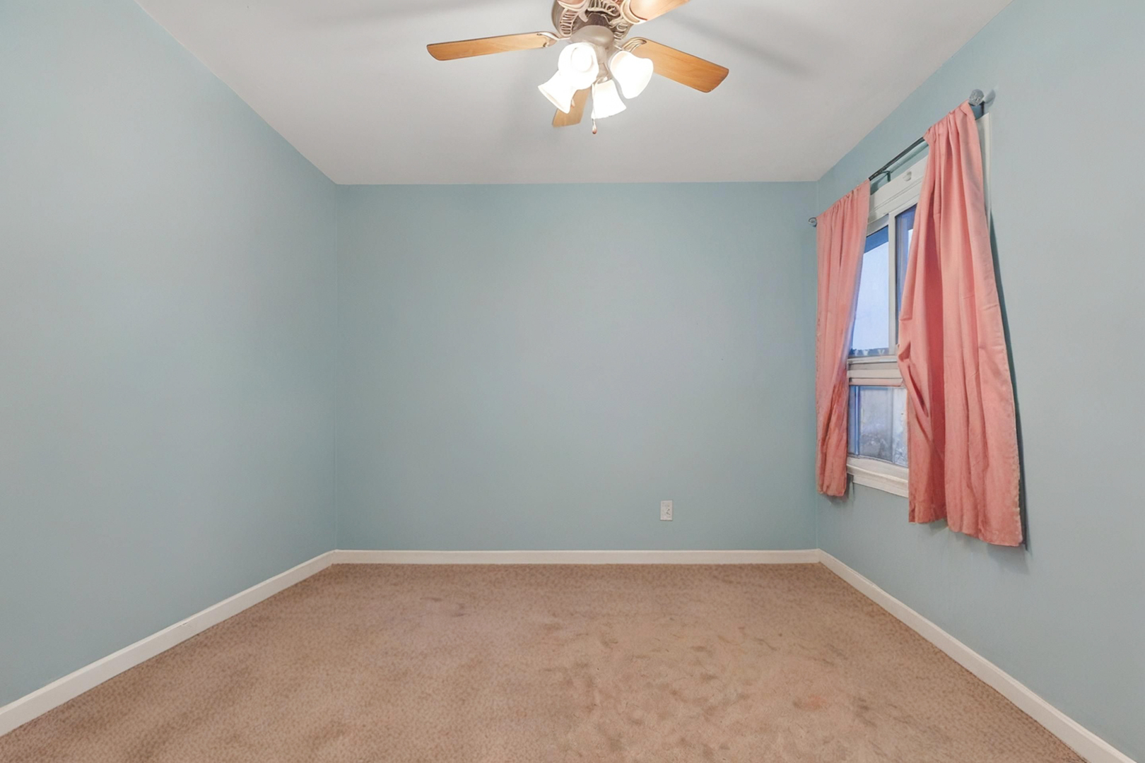922 COVENTRY Lane