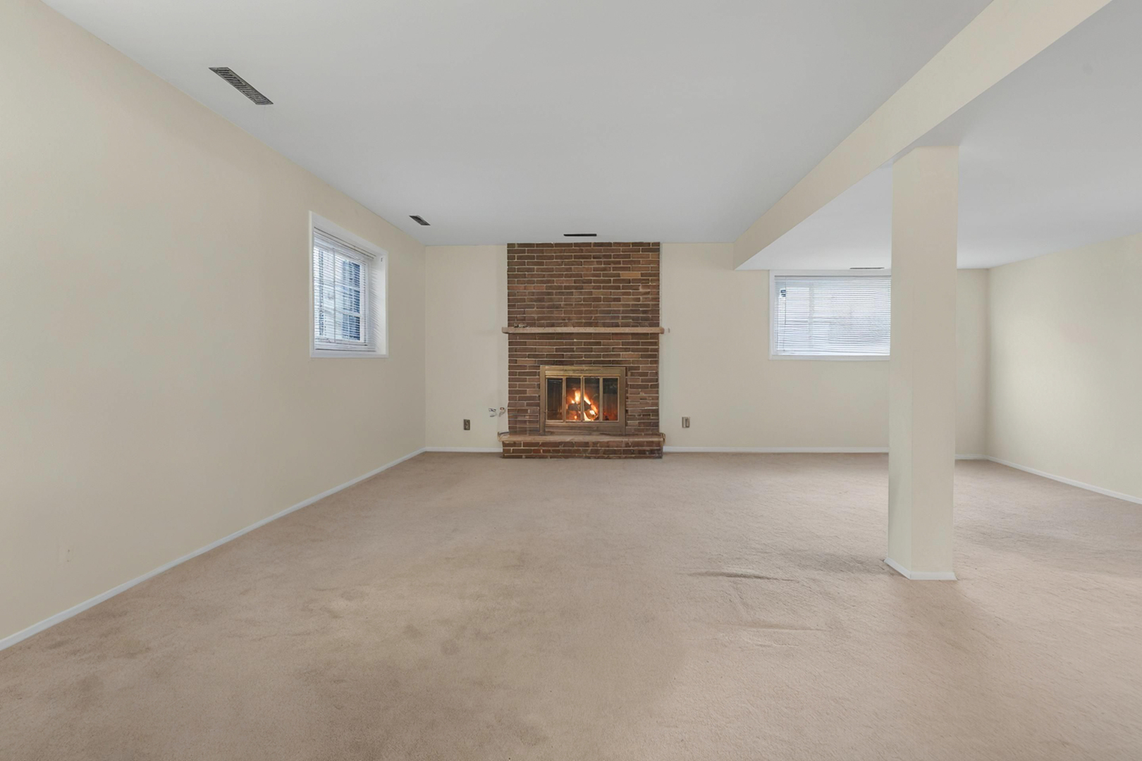 922 COVENTRY Lane