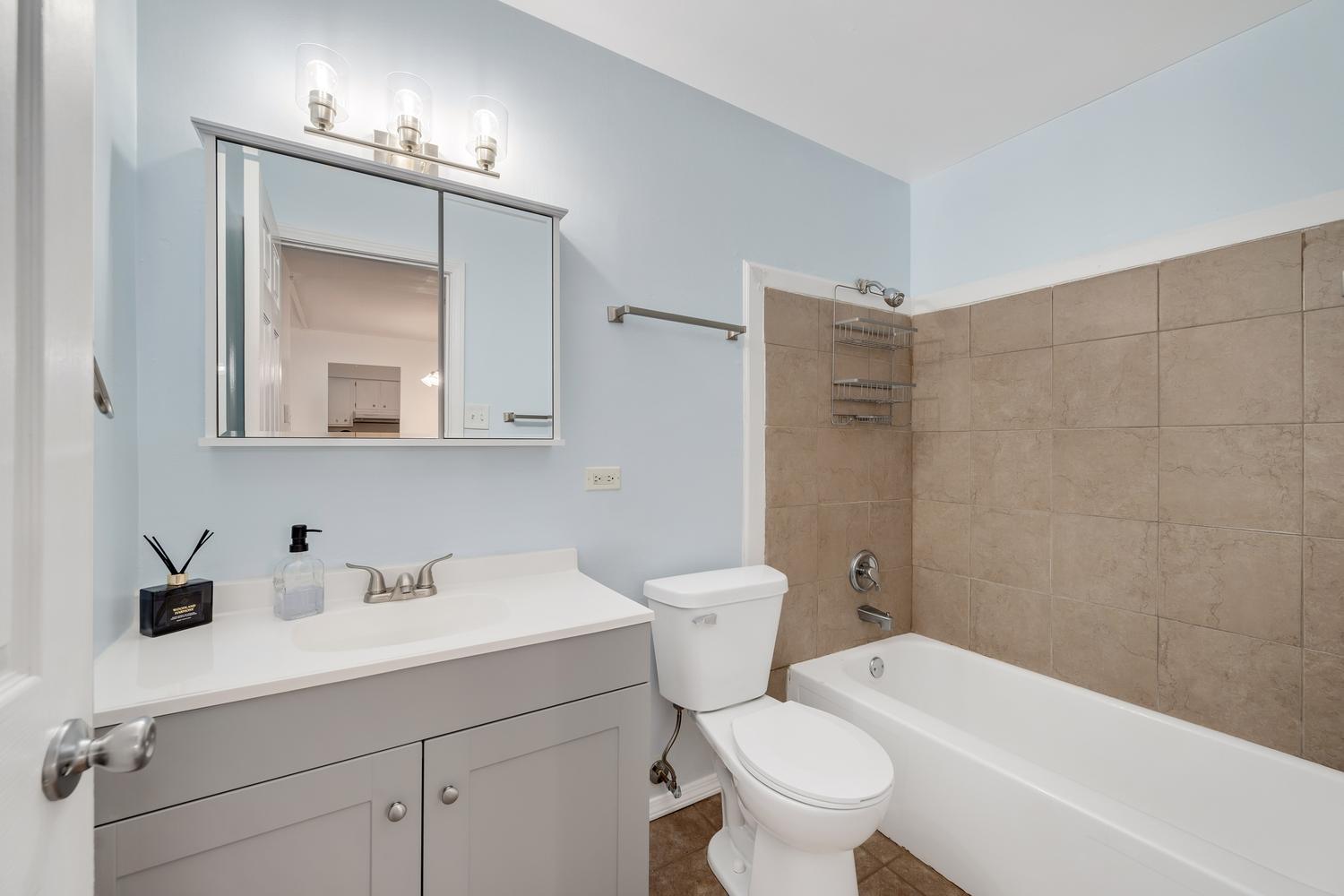 659 E FULLERTON Avenue Unit: 204