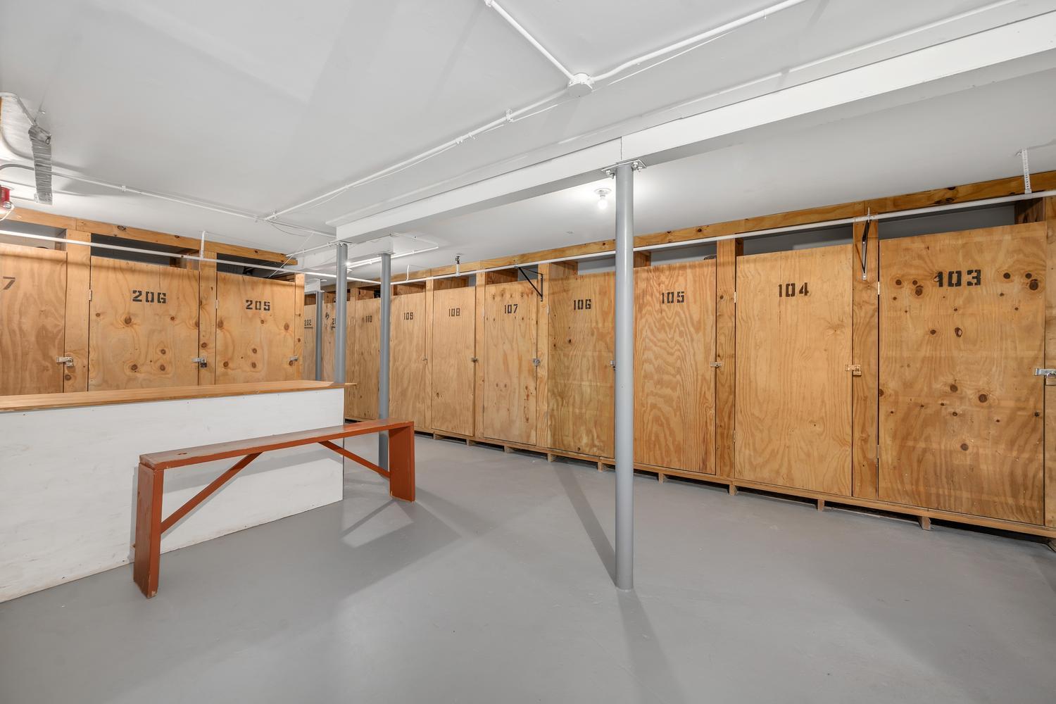 659 E FULLERTON Avenue Unit: 204