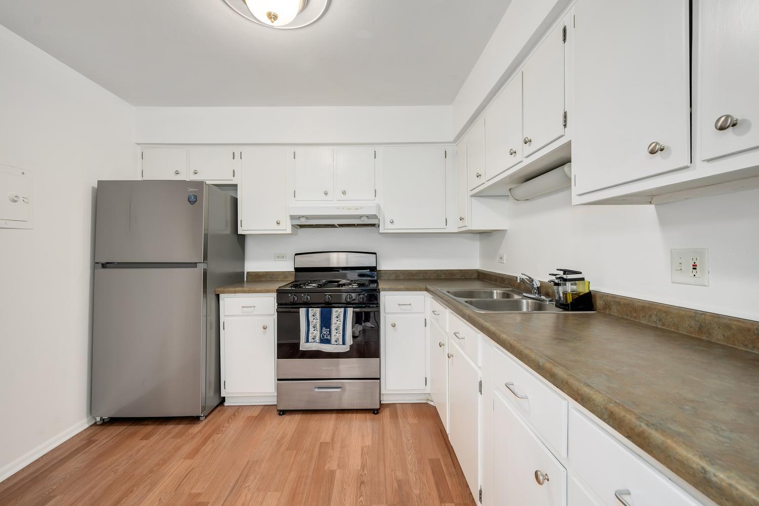 659 E FULLERTON Avenue Unit: 204