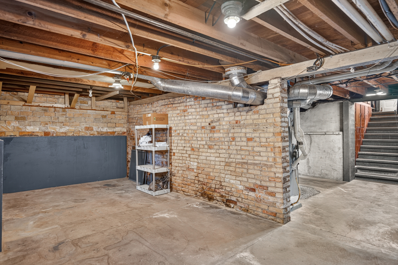 904 Kishwaukee Street