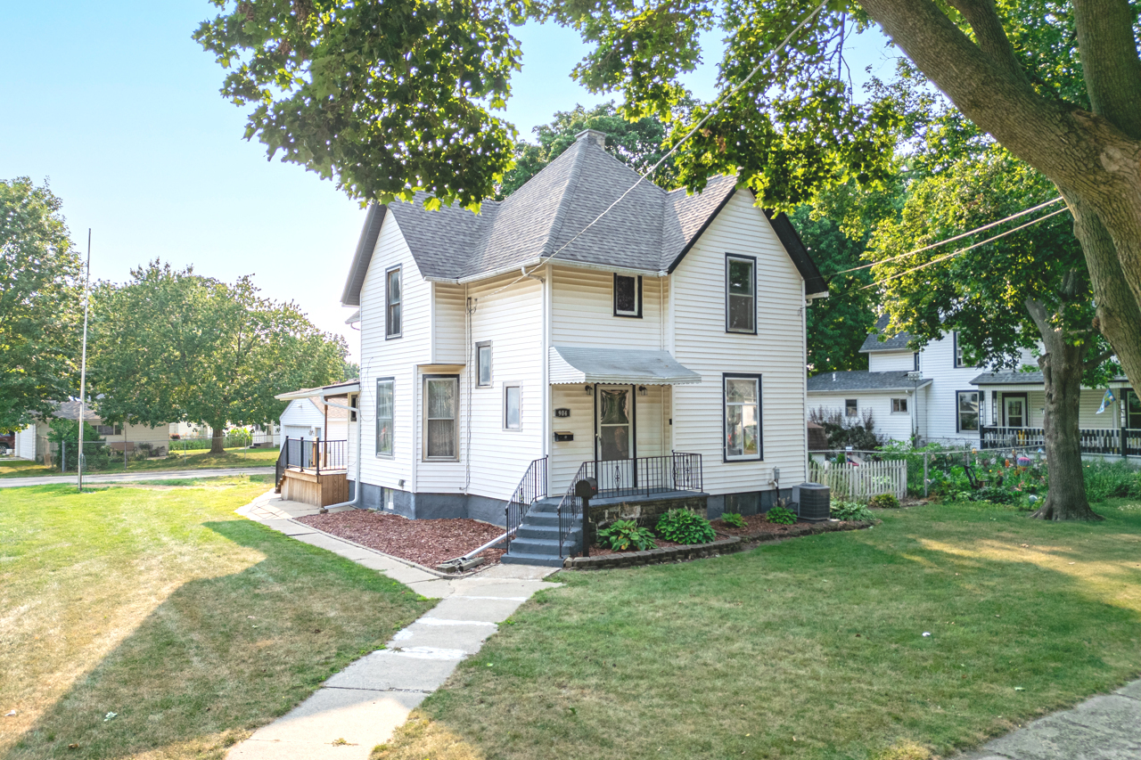 904 Kishwaukee Street