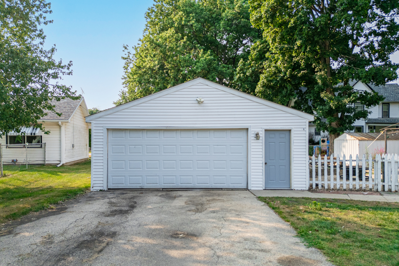 904 Kishwaukee Street