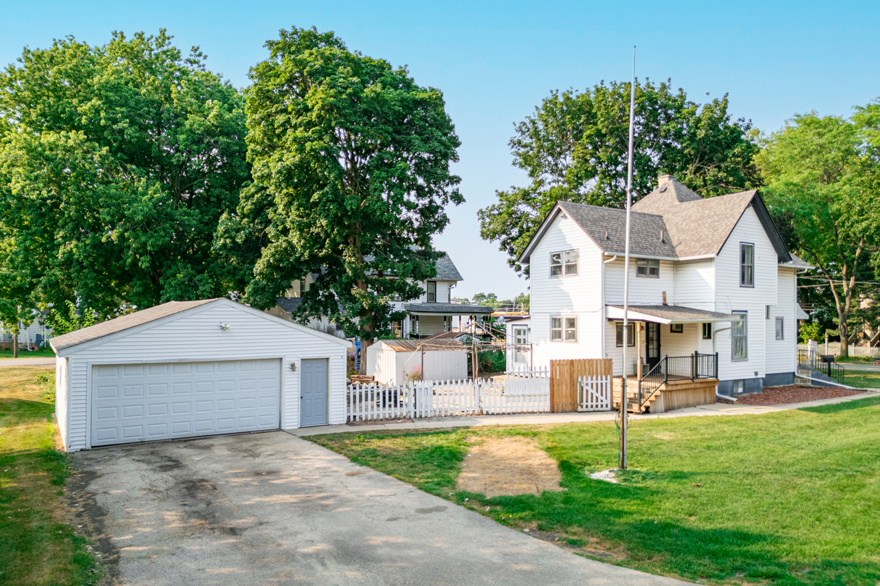 904 Kishwaukee Street