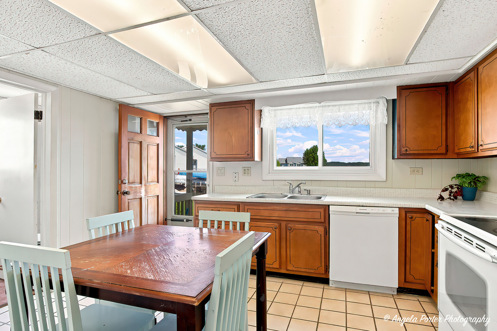102 Lakeview Avenue