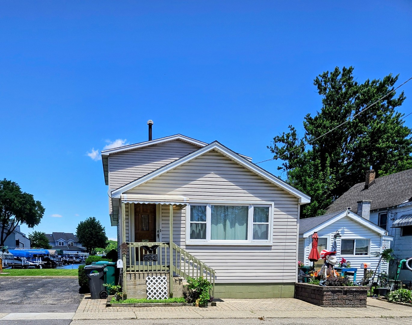 102 Lakeview Avenue