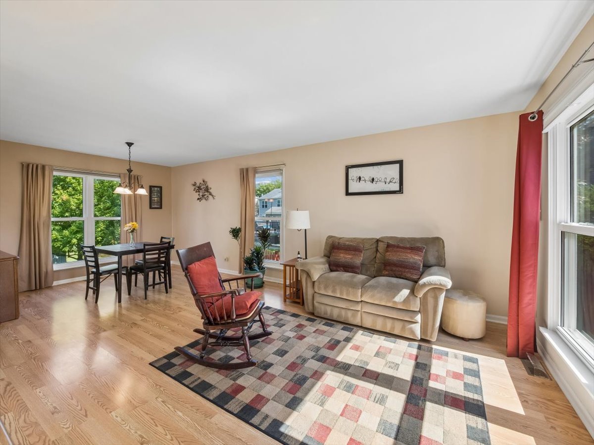 317 W Harvard Circle
