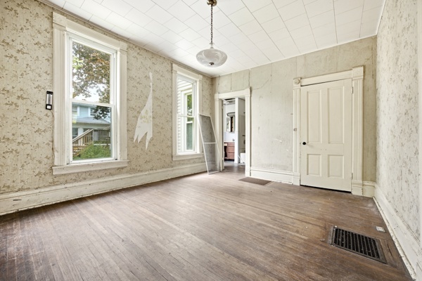 313 E Grant Highway