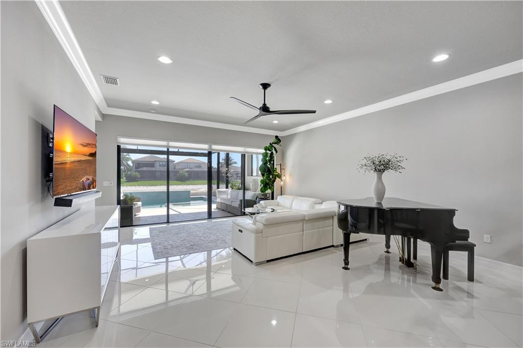 4318 Aurora ST