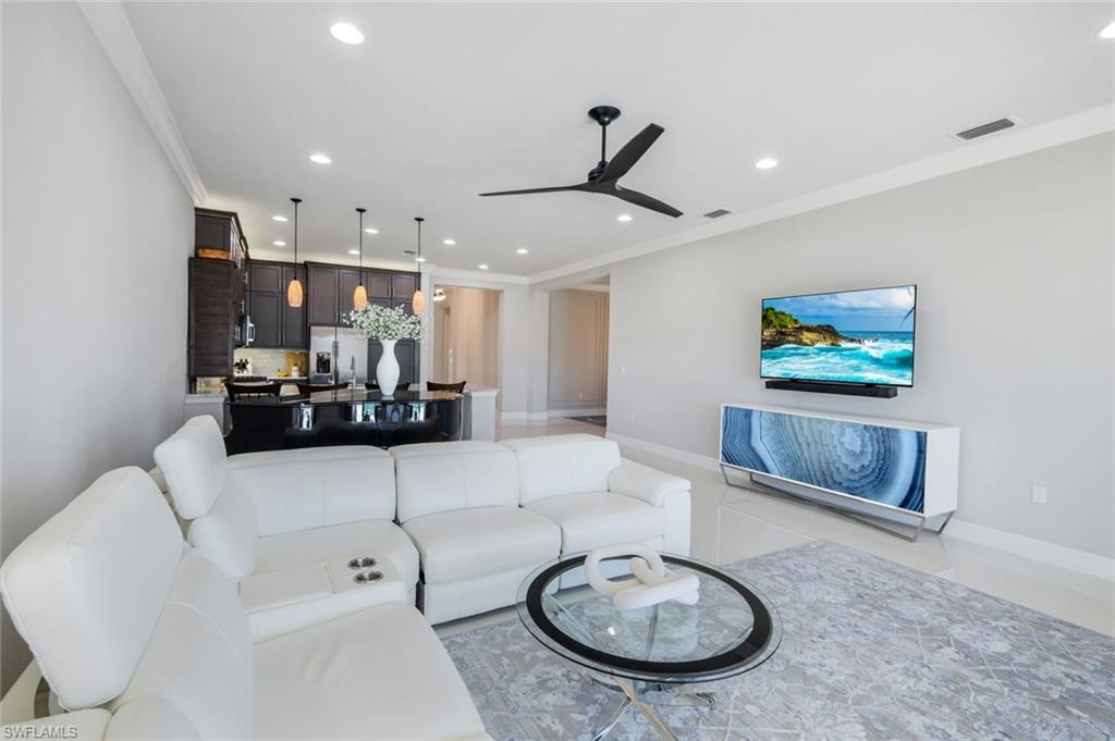 4318 Aurora ST