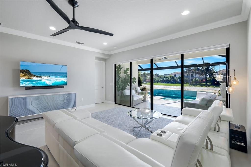 4318 Aurora ST