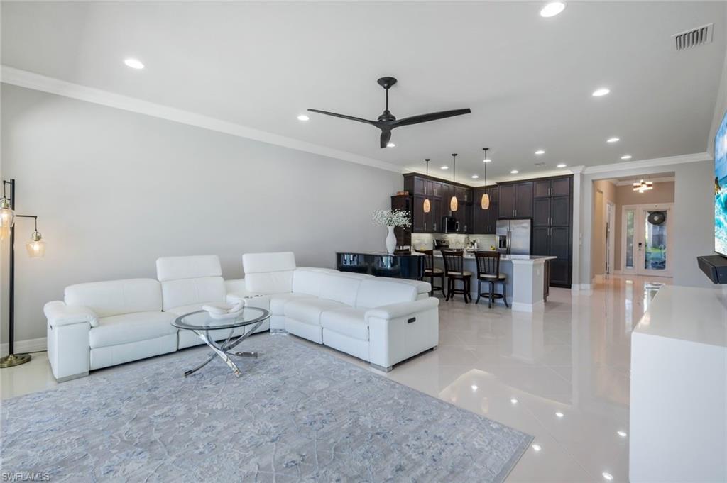 4318 Aurora ST