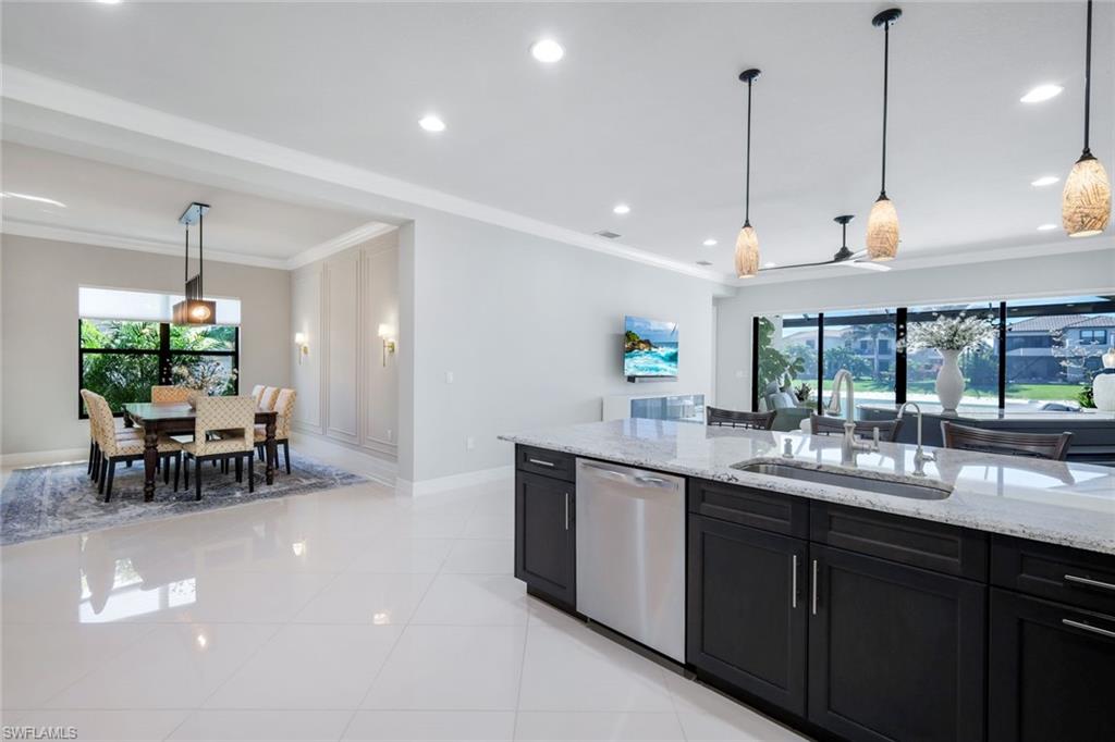4318 Aurora ST