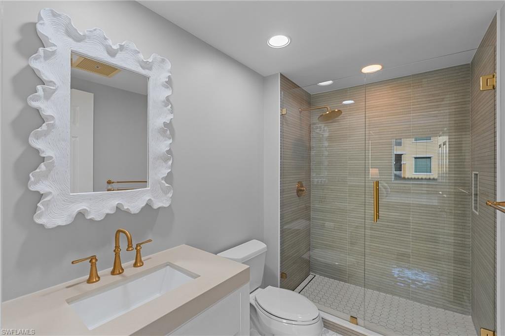 2738 Tiburon BLVD E # 305 Unit: B-305