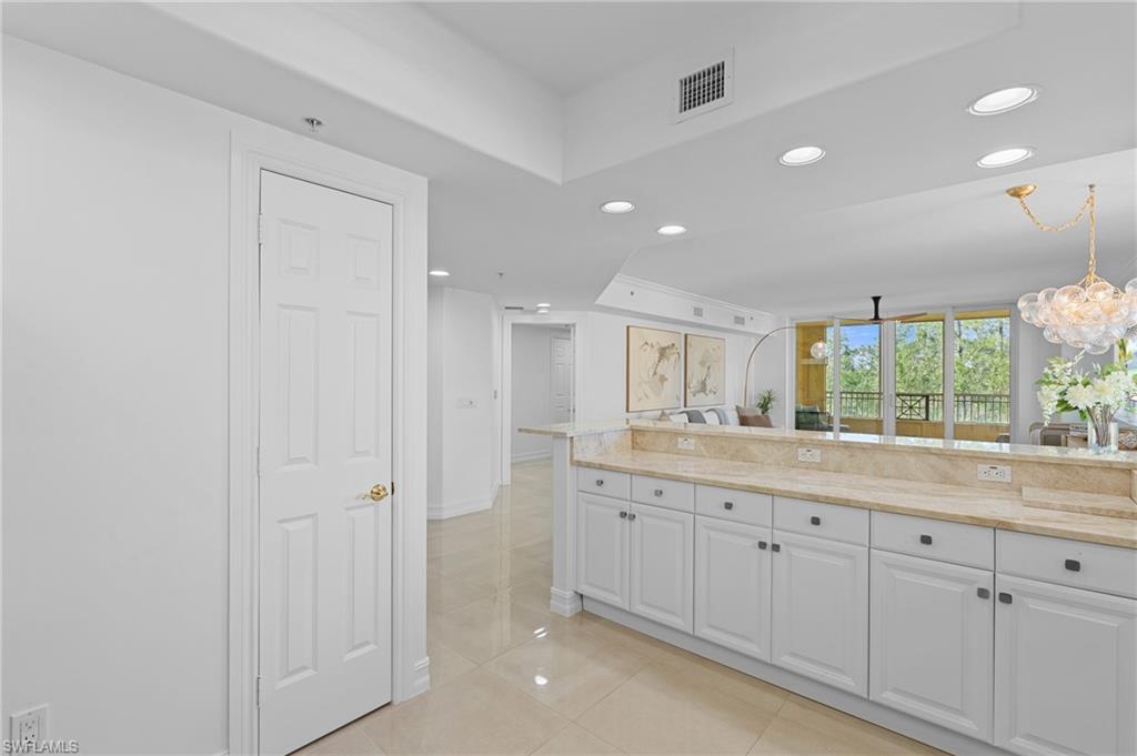 2738 Tiburon BLVD E # 305 Unit: B-305