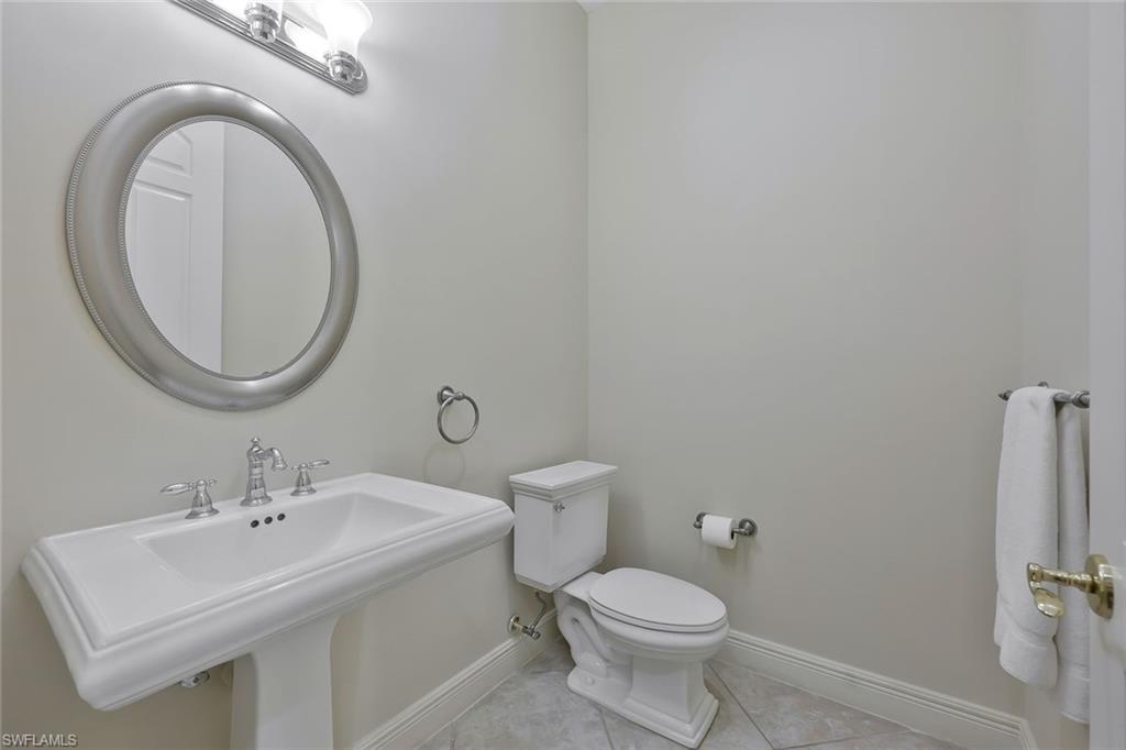 5616 Hammock Isles DR