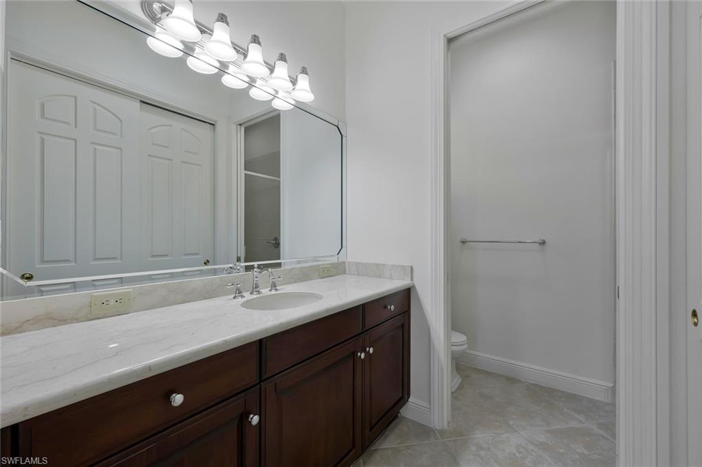 5616 Hammock Isles DR