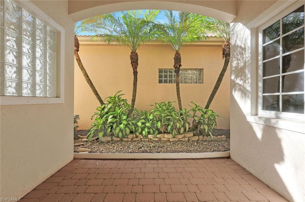 5616 Hammock Isles DR