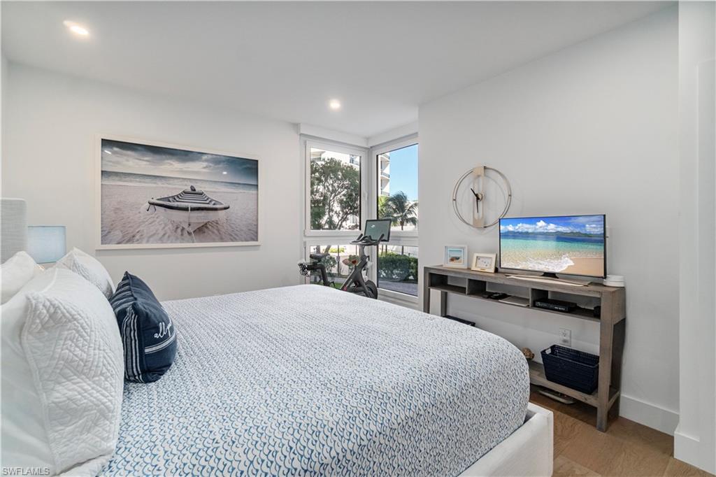 4031 Gulf Shore BLVD N 22