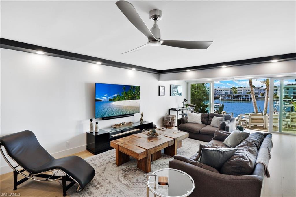 800 River Point DR # 212