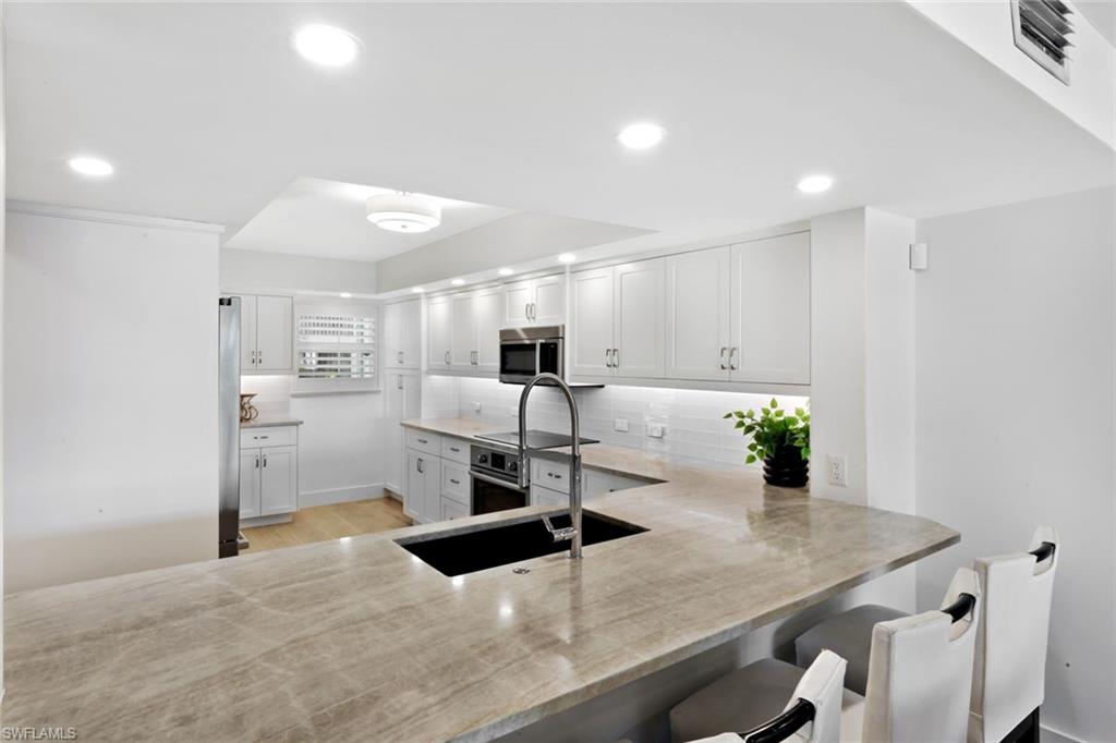 800 River Point DR # 212