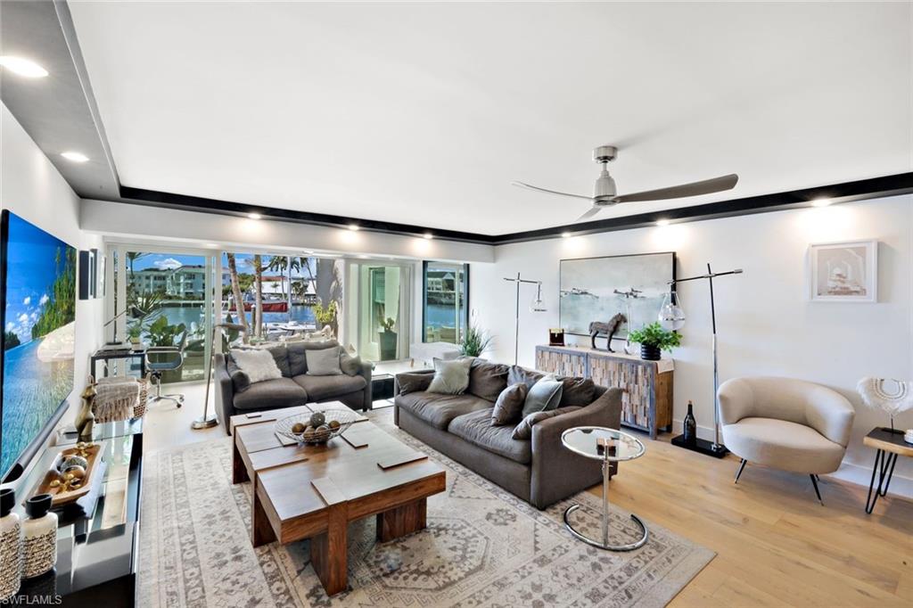 800 River Point DR # 212