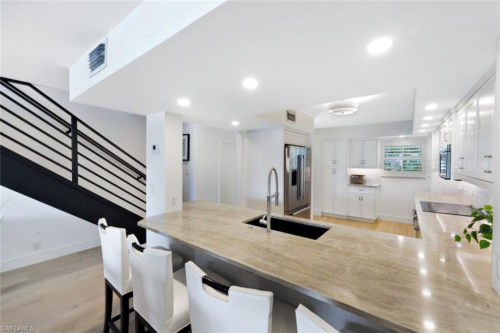 800 River Point DR # 212