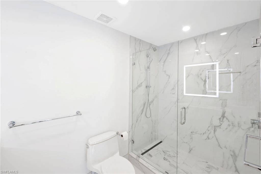 800 River Point DR # 212