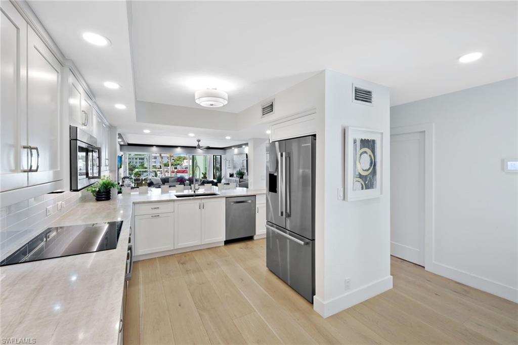 800 River Point DR # 212