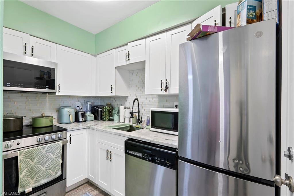 167 Collier BLVD V9