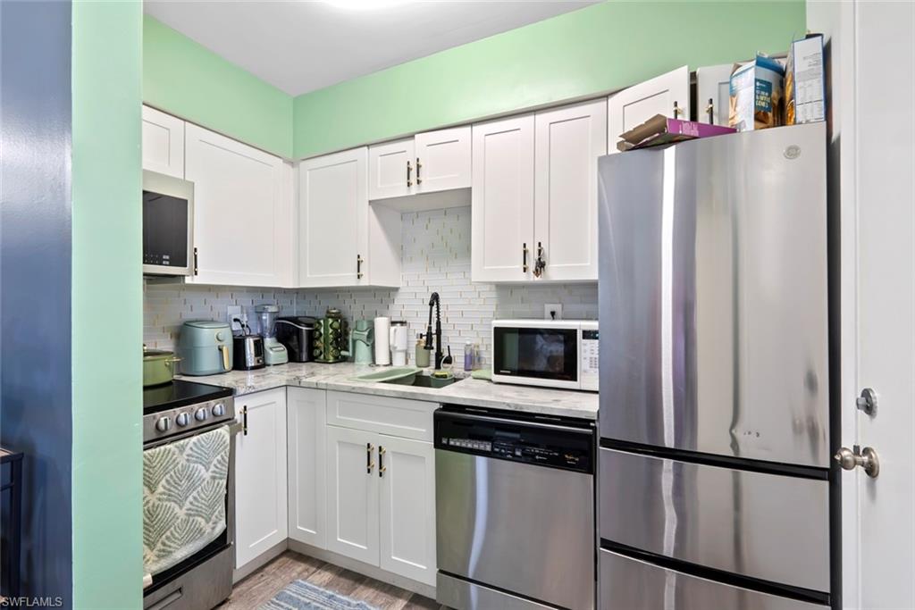 167 Collier BLVD V9