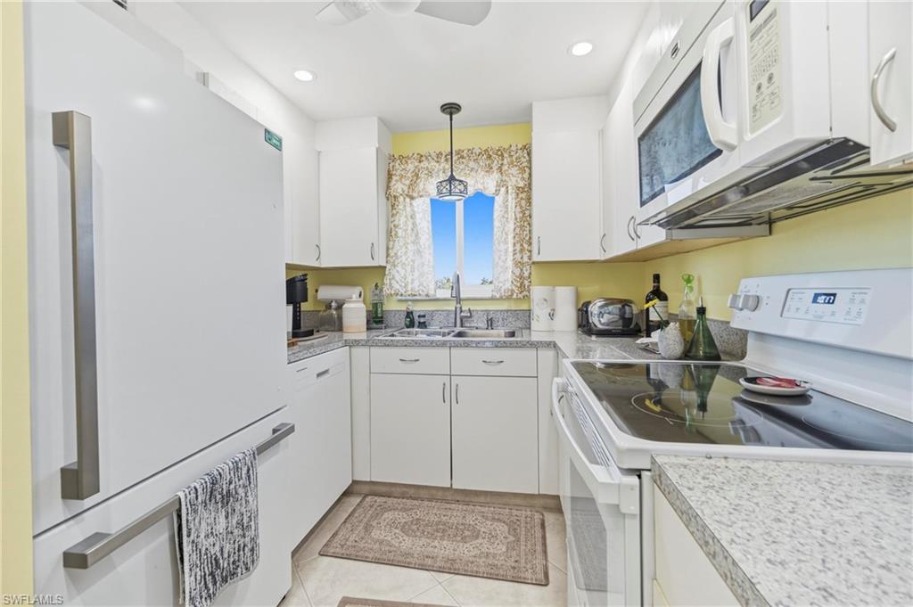 1010 Manatee RD B304
