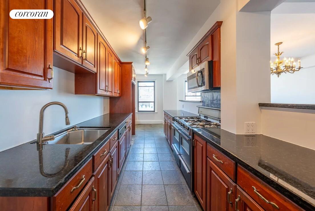 327 CENTRAL Park W 16B