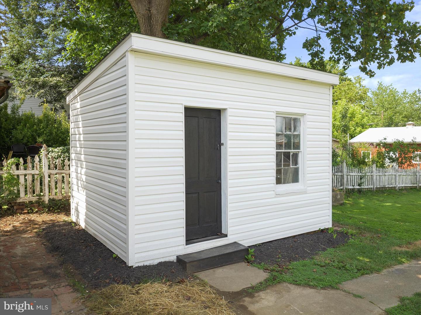 172 W Main St