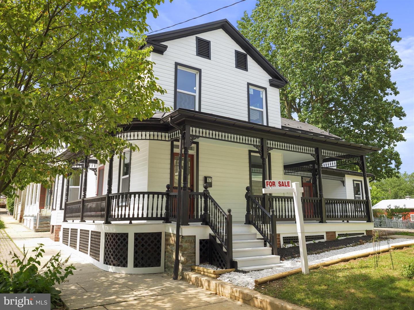 172 W Main St